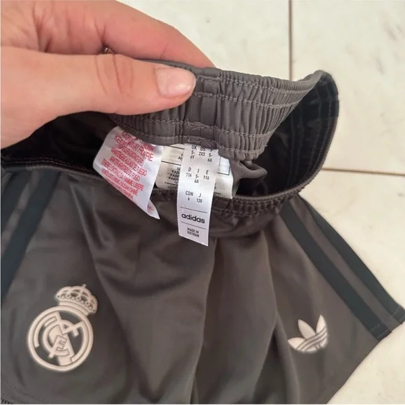 Adidas Kids Gray and White Soccer Set, Size 6 - Picture 10 of 14